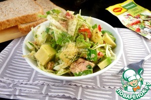 Салат с капустой, авокадо и тунцом – кулинарный рецепт