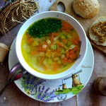 Куриный суп с молодыми овощами