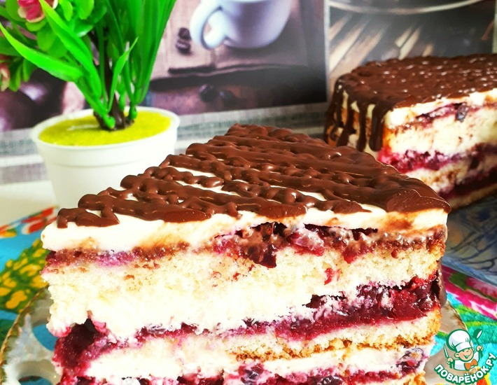 Бисквитный торт с фруктовой / ягодной начинкой