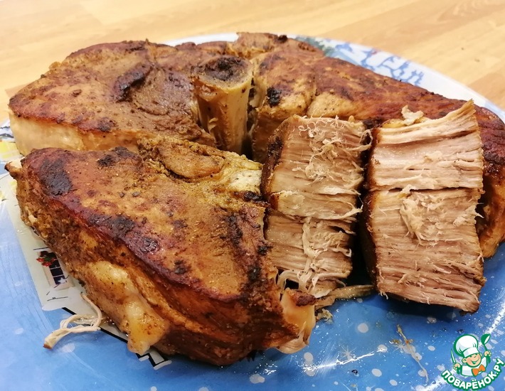 Окорок свиной, запеченный в духовке в фольге