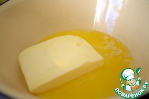 Шоколадно-карамельный десерт с брусникой