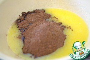 Шоколадно-карамельный десерт с брусникой