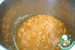 Шоколадно-карамельный десерт с брусникой