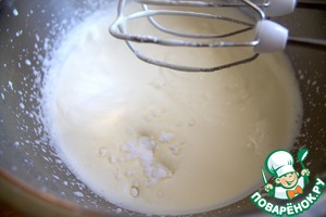 Шоколадно-карамельный десерт с брусникой