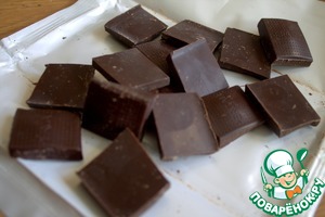 Шоколадно-карамельный десерт с брусникой