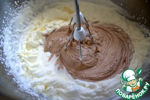 Шоколадно-карамельный десерт с брусникой