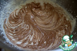 Шоколадно-карамельный десерт с брусникой