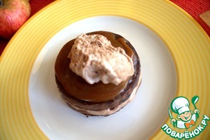 Шоколадно-карамельный десерт с брусникой