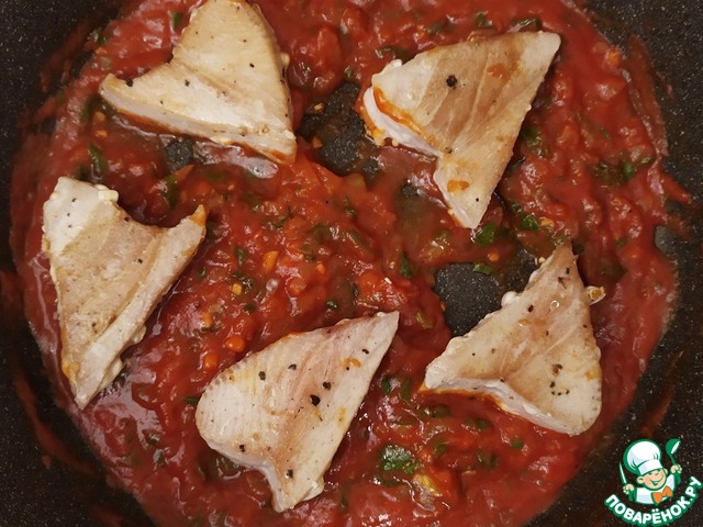 Тунец в томатном соусе – кулинарный рецепт