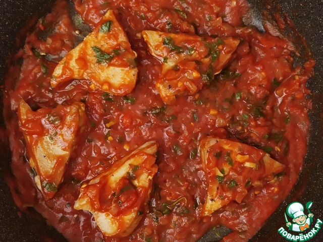 Тунец в томатном соусе – кулинарный рецепт