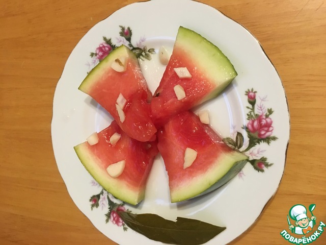 маринованные арбузы быстрого приготовления в 6 часов. малосолим арбуз. рецепт с арбузом пошаговый. арбузы быстрого приготовления. маринованные арбузы быстрого приготовления в 6 часов.