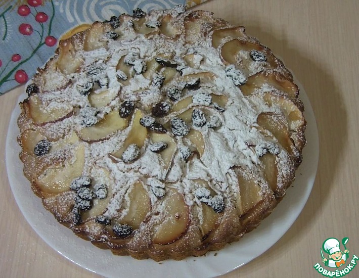 Рецепт: Пирог-шарлотка с яблоками и изюмом