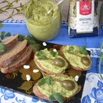 Паста из белой фасоли с авокадо