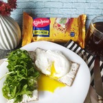 Хлебцы с яйцом пашот