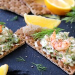 Тосты Скаген на гречневых хлебцах