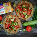 Ржаная галета с овощами