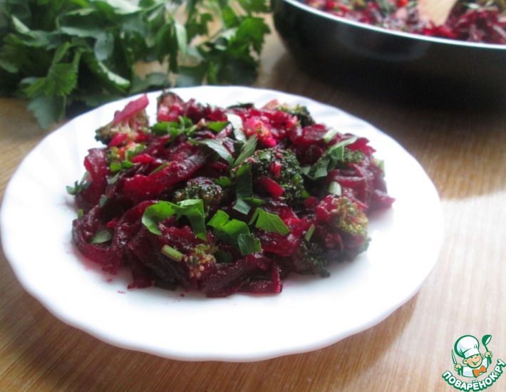 Рецепт: Салат с заправкой из томатов и брокколи