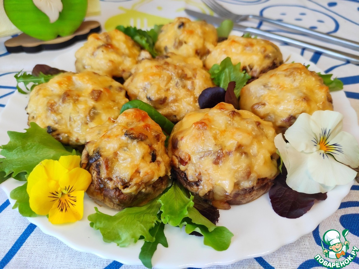 Запеченные грибы шампиньоны. Фаршированные грибочки шампиньоны. Шампиньоны фаршированные рататуем. Фаршированные шампиньоны волков. Шампиньоны фаршированные крабовыми палочками.