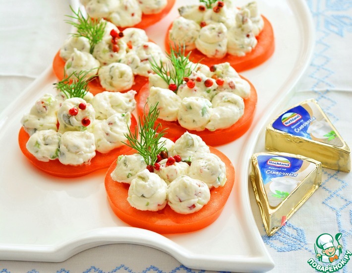 Рецепт: Закуска с плавленым сыром на помидорах