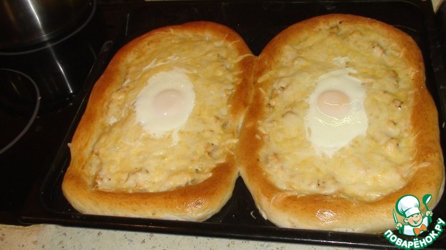 Пироги с курицей, сыром и яйцом