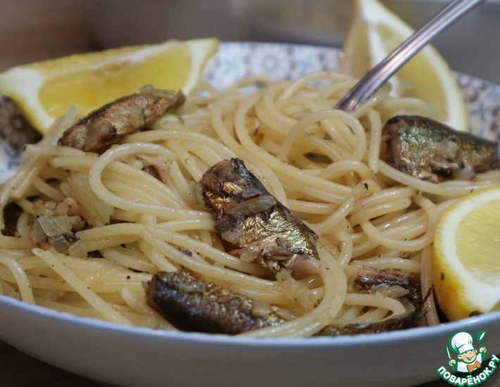 Рецепт: Спагетти со шпротами