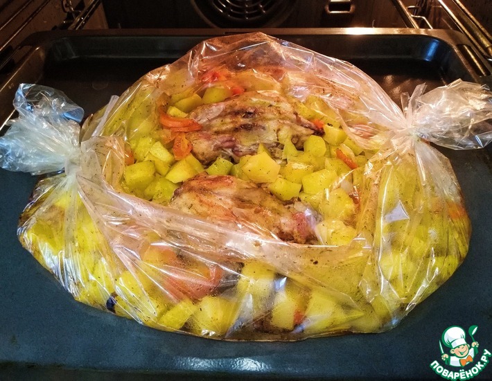 Курица с картошкой запеченная в духовке в сливочно-чесночном соусе