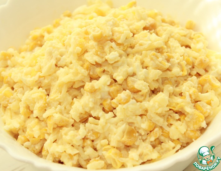 Рецепт: Салат с кукурузой, сыром и яйцами