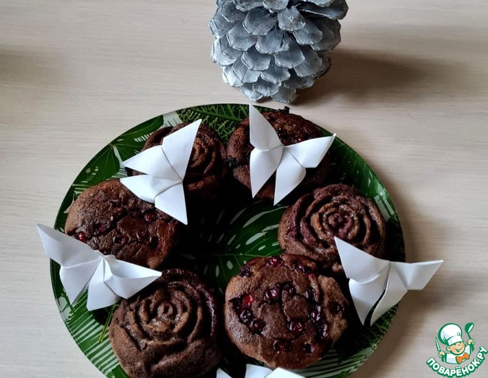Рецепт: Шоколадные кето-кексы с брусникой