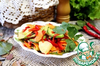 Рецепт: Салат из зеленой редьки со сладким перцем