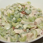 Салат из курицы с изюмом и сельдереем