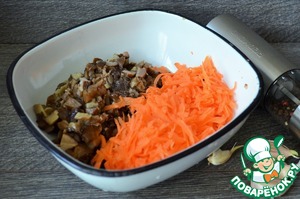 Свинина с грибами и морковью по-русски