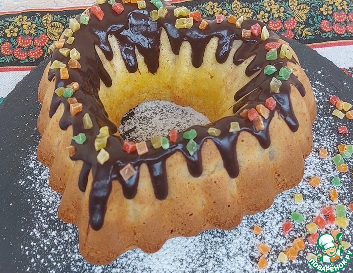 Рецепт: Бисквитный пирог с персиками и глазурью