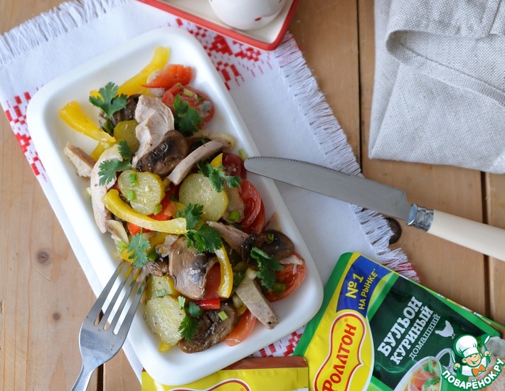Рецепт: Салат из курицы, шампиньонов и овощей