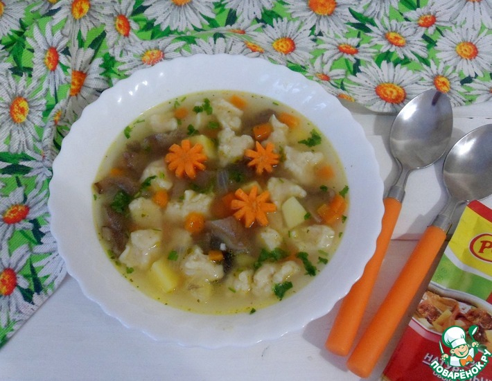 Рецепт: Грибной суп с галушками на говяжьем бульоне