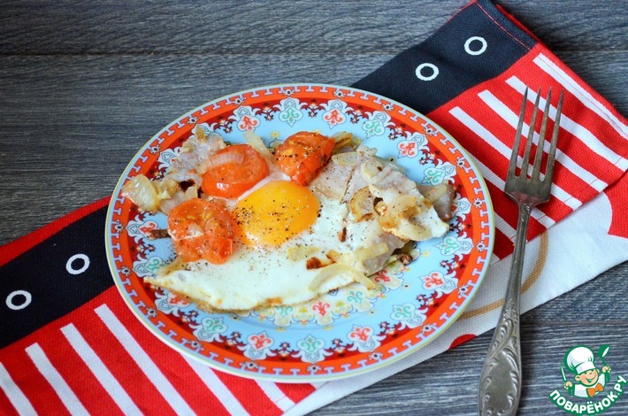 Яичница с салом, помидорами и луком – кулинарный рецепт