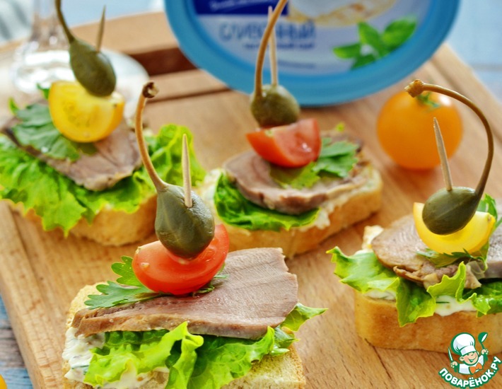 Ингредиенты для бутербродов с отварным языком: