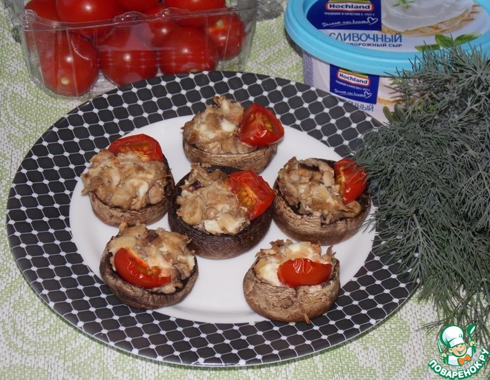 Рецепт: Фаршированные грибы с курицей и творожным сыром