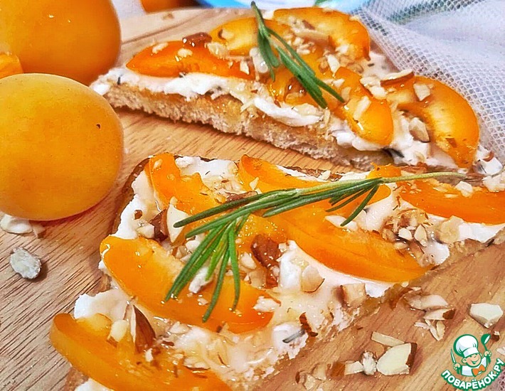 Рецепт: Брускетта с творожным сыром и абрикосами