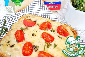 Рецепт: Тосты с сырным соусом и томатами черри