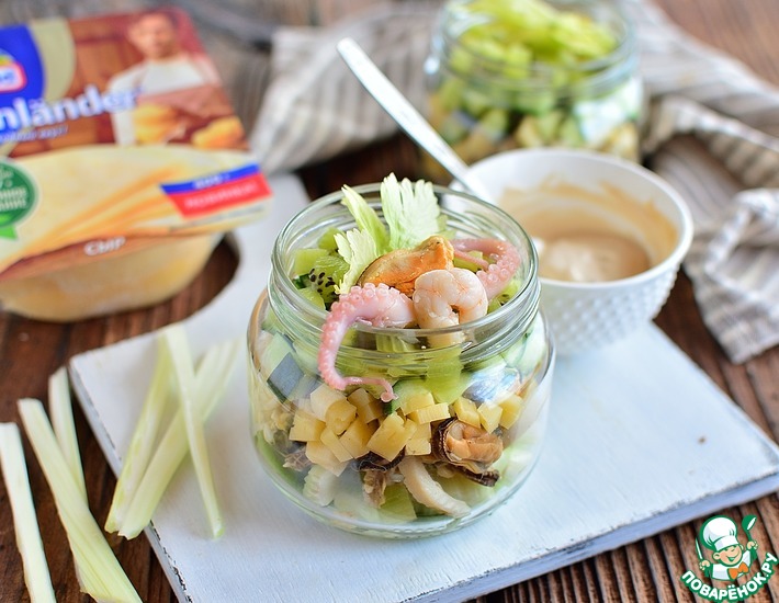 Рецепт: Зеленый салат с морепродуктами с собой