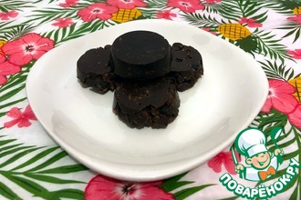 Рецепт: Шоколадные конфеты с черносливом и кешью