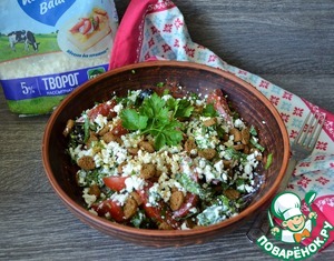 Салат с помидорами, творогом и зеленью