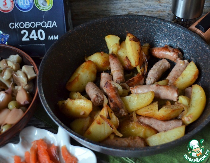 Рецепт: Жареный картофель с колбасками