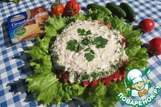 Рецепт: Слоеный овощной салат под сырной заливкой