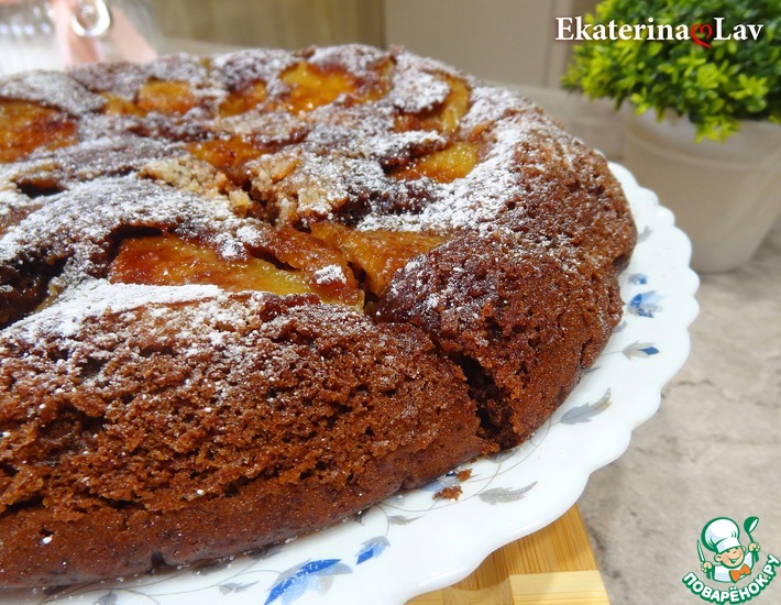 Рецепт: Шоколадный пирог с яблоком на сковороде