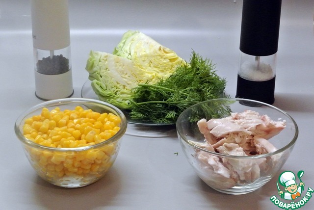 Салат с кукурузой и сырокопченой колбасой
