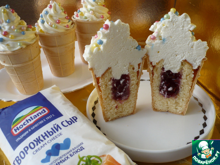 Капкейки в вафельных стаканчиках "Нетающее мороженое" – кулинарный рецепт