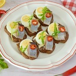 Бутерброды с селёдкой и яйцом