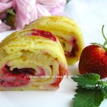 Блинные роллы с бананом и клубникой