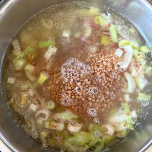 Айнтопф с гречкой и луком-пореем